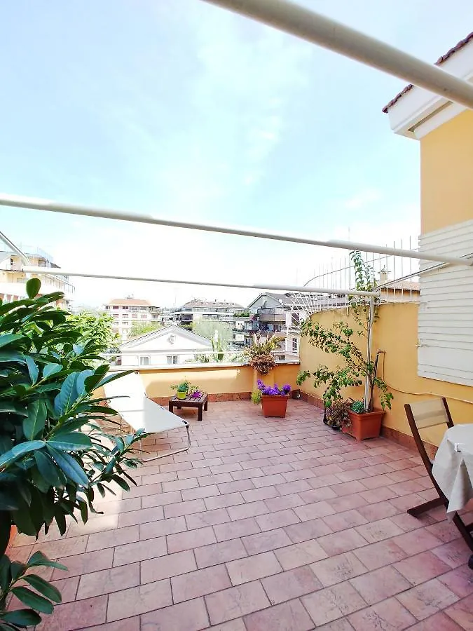 Apartment Appartamento Per 5, Metro B Bologna, Terrazzo, Wi-Fi Rome