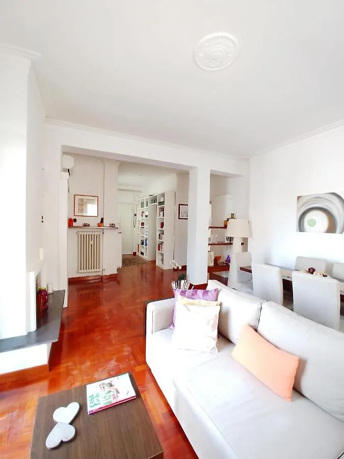 Apartment Appartamento Per 5, Metro B Bologna, Terrazzo, Wi-Fi Rome